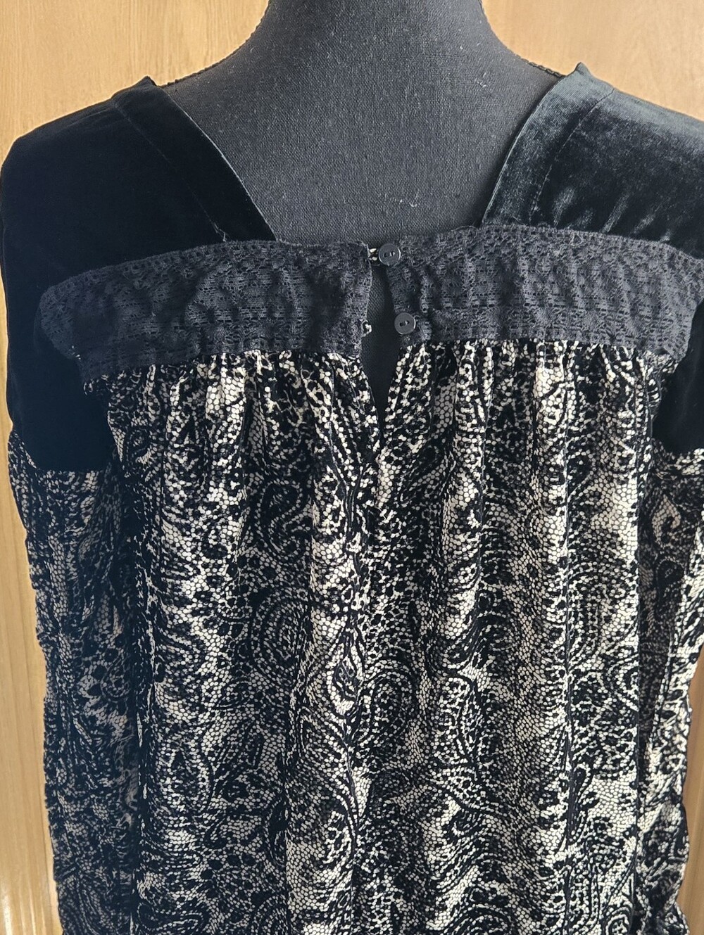 Sundance Silk Blend Black and Grey Velvet Paisley Burnout Blouse - Picture 10 of 11